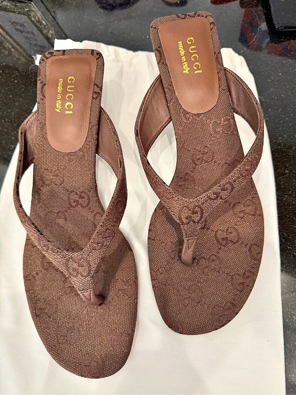 Faux GG  Vittoria Thong Sandals in GG Canvas Brown  size 39 Never worn